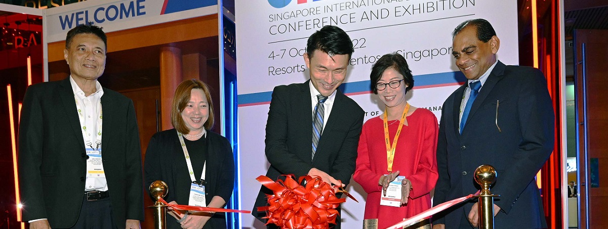 SPS Baey Yam Keng officiating the launch of SIBCON 2022 Exhibition-dek