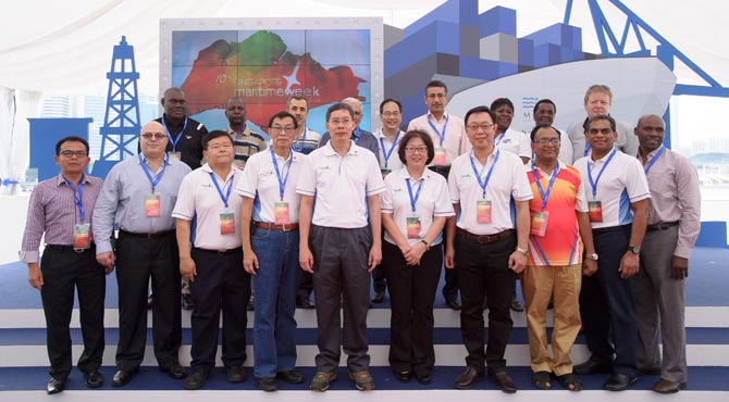 AMLP participants with Guest-of-Honour Minister for Transport Mr Lui Tuck Yew at the launch of the 10th Singapore Maritime Week