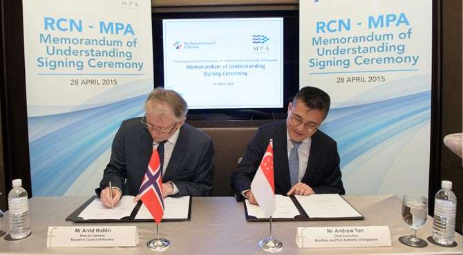 MPA Chief Executive, Mr Andrew Tan and RCN Director-General, Mr Arvid Hallen signing the MOU